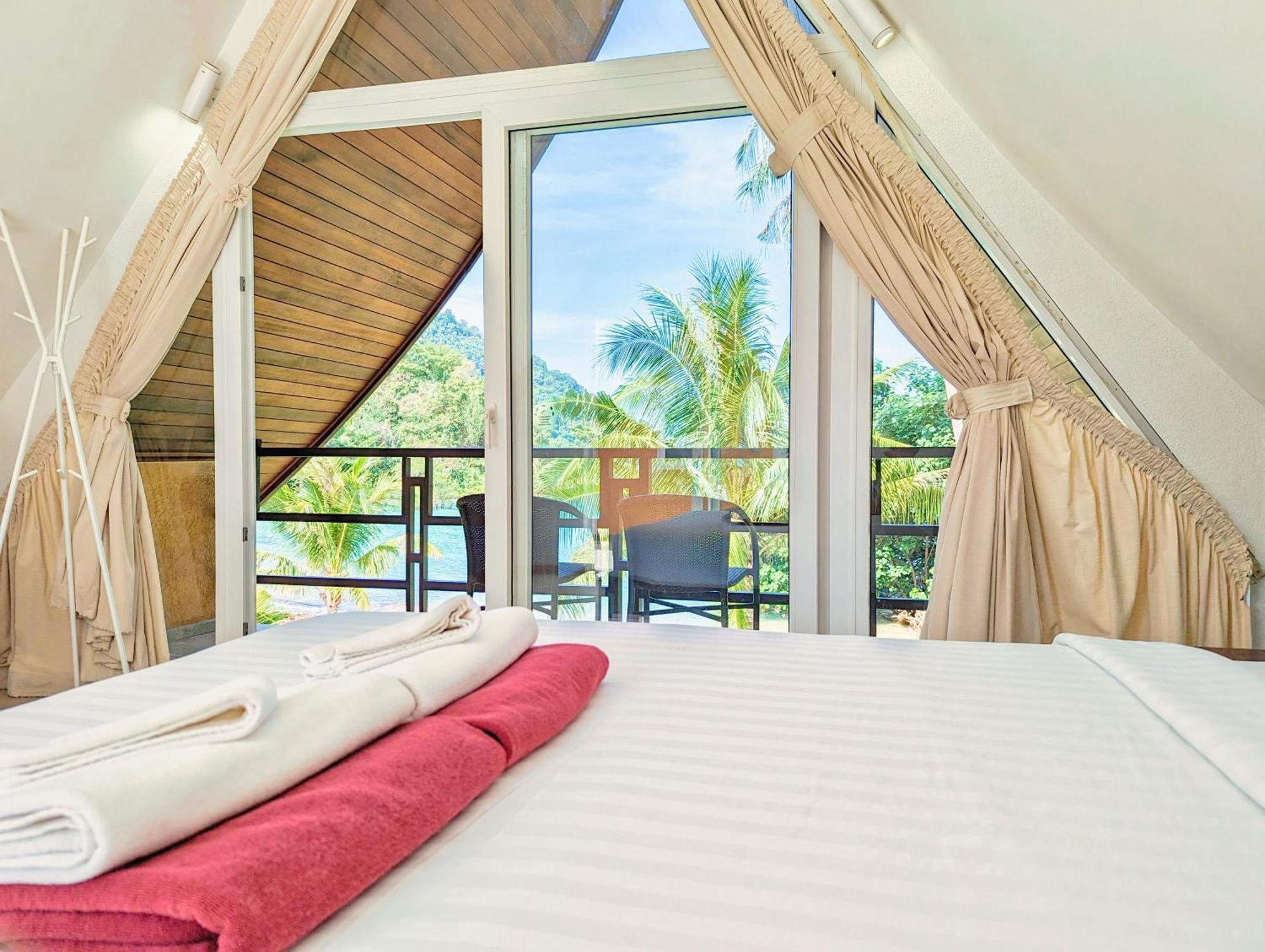 Half Moon Beach Villa - By Kohchangvillas 코창 외부 사진